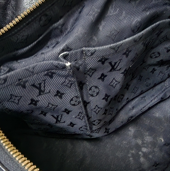 LOUIS VUITTON Limited Edition Black Lambskin Leather Riveting Bag - Picture 13 of 16